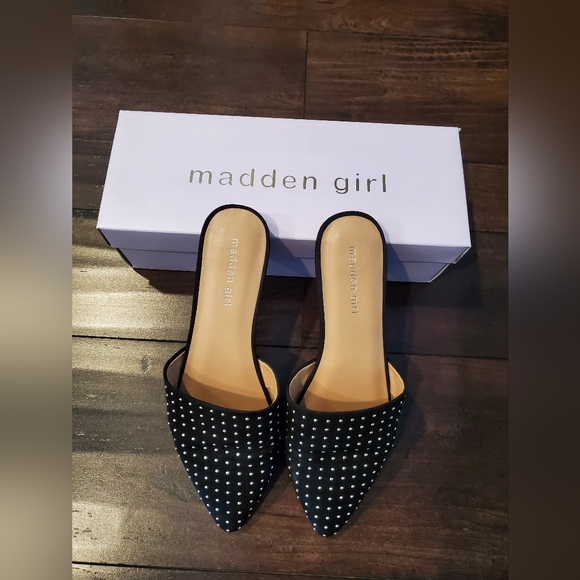 Madden Girl Slip On Flats Black With Small Studs Size 10 - Picture 3 of 6